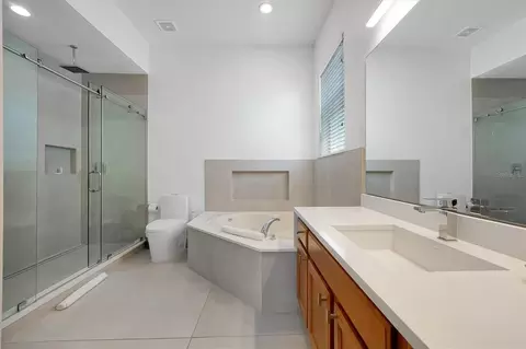 Bath - 7768 Linkside Loop, Reunion, FL 34747 photo 8 of 8