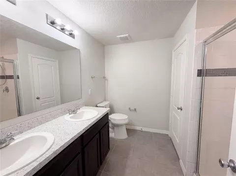 Bath - 4272 Moon Shadow Loop, Mulberry, FL 33860 photo 1 of 2