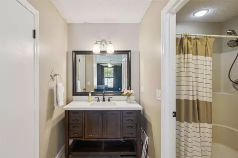 Bath - 3102 Garden Ct, Saint Cloud, FL 34769 photo 1 of 2