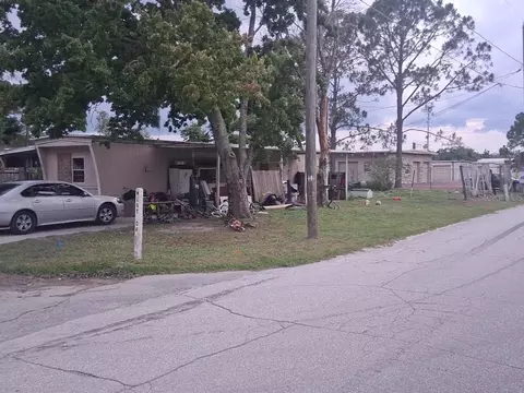 36449 West Dr, Fruitland Park, FL 34731