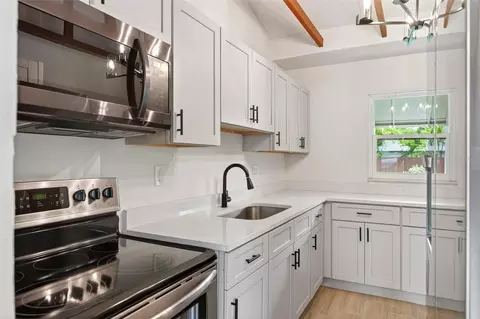 Kitchen - 10541 3rd Ave, Ocoee, FL 34761 photo 3 of 5