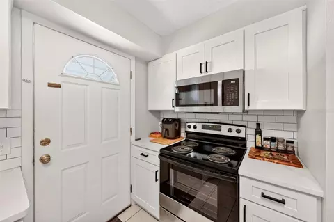 Kitchen - 71 Fairview Ave, Ormond Beach, FL 32174 photo 5 of 7