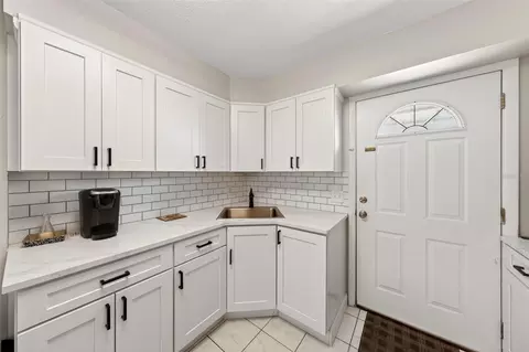 Kitchen - 71 Fairview Ave, Ormond Beach, FL 32174 photo 6 of 7