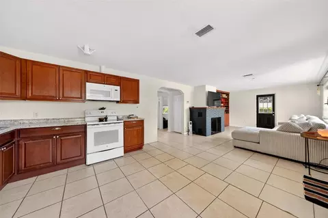 Kitchen - 71 Fairview Ave, Ormond Beach, FL 32174 photo 4 of 7
