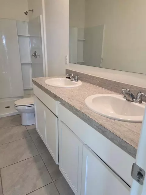 Bath - 2294 Tay Wes Dr, Saint Cloud, FL 34771 photo 5 of 6