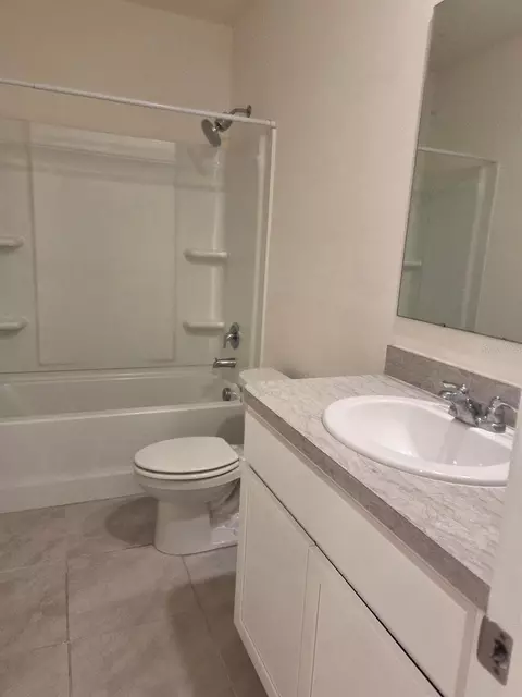 Bath - 2294 Tay Wes Dr, Saint Cloud, FL 34771 photo 4 of 6