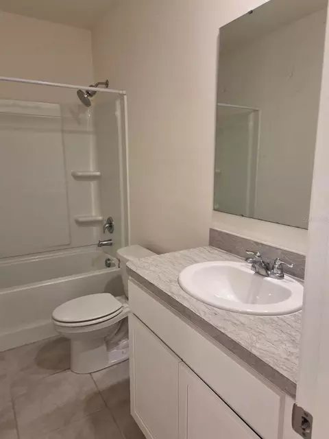 Bath - 2294 Tay Wes Dr, Saint Cloud, FL 34771 photo 2 of 6