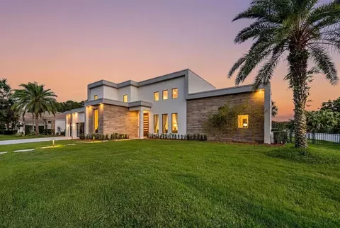 Exterior - 237 Sagecrest Dr, Ocoee, FL 34761 photo 3 of 9