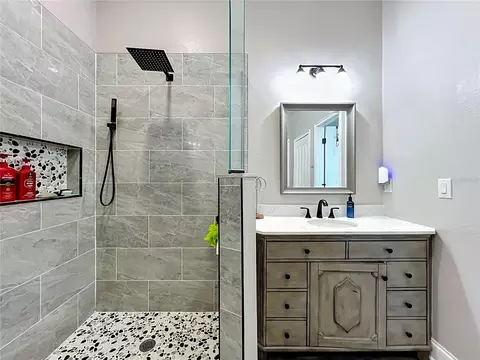Bath - 300 E Geneva St, Ocoee, FL 34761 photo 8 of 8