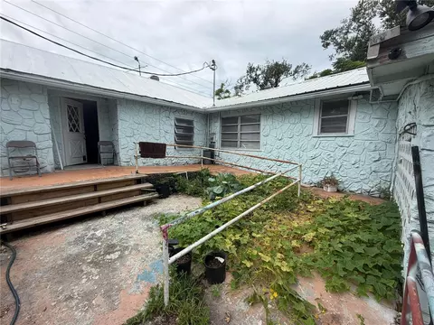 5011 Geiger Cemetery Rd, Zephyrhills, FL 33541