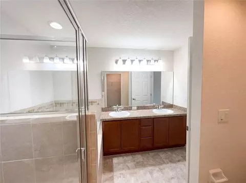 Bath - 2005 Orange Ave, Saint Cloud, FL 34769 photo 3 of 4