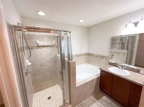Bath - 2005 Orange Ave, Saint Cloud, FL 34769 photo 4 of 4