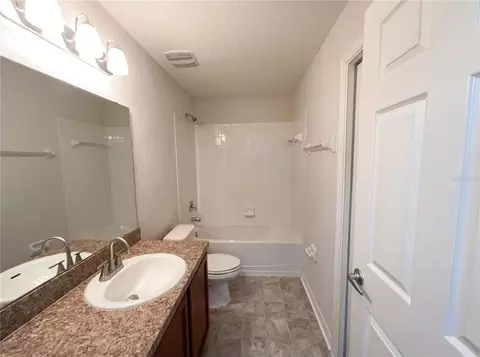 Bath - 2005 Orange Ave, Saint Cloud, FL 34769 photo 2 of 4