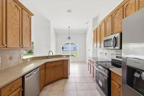 Kitchen - 4303 Shoshone Ct, Saint Cloud, FL 34772 photo 2 of 3