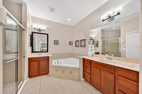 Bath - 2125 Velvet Leaf Dr, Ocoee, FL 34761 photo 2 of 3