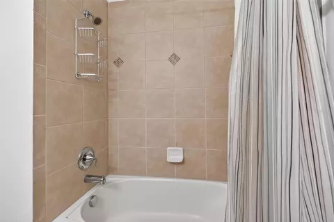 Bath - 2125 Velvet Leaf Dr, Ocoee, FL 34761 photo 3 of 3