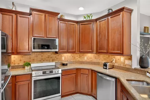 Kitchen - 2125 Velvet Leaf Dr, Ocoee, FL 34761 photo 4 of 6