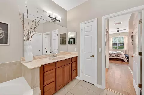 Bath - 2125 Velvet Leaf Dr, Ocoee, FL 34761 photo 1 of 3
