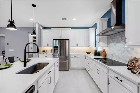Kitchen - 2314 Nuthatch St, Saint Cloud, FL 34771 photo 4 of 5