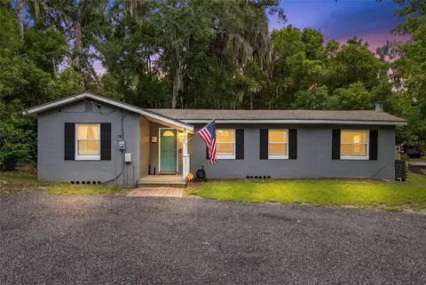 580 Lakeview Ave, Orange City, FL 32763