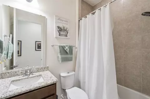 Bath - 2777 Southland St, Saint Cloud, FL 34772 photo 3 of 3