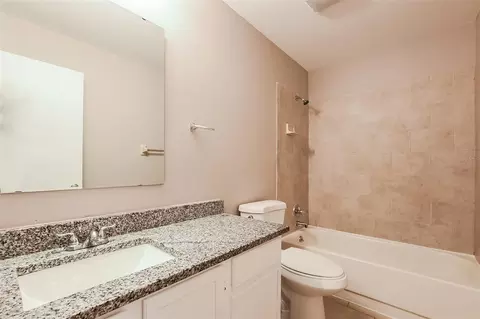 Bath - 337 Mantis Loop, Apopka, FL 32703 photo 2 of 2