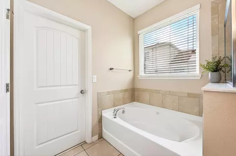 Bath - 4062 Brookshire Cir, Eustis, FL 32736 photo 2 of 4