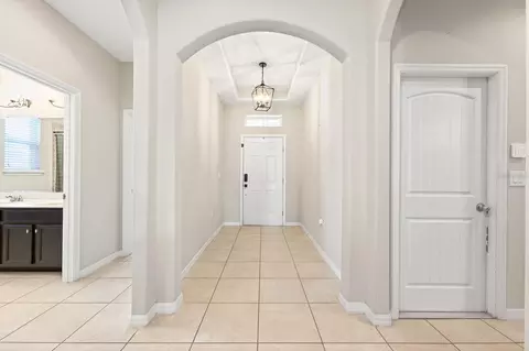 Entry Way - 4062 Brookshire Cir, Eustis, FL 32736 photo 3 of 3