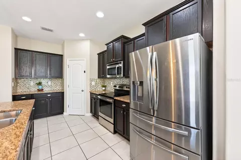 Kitchen - 4062 Brookshire Cir, Eustis, FL 32736 photo 3 of 4
