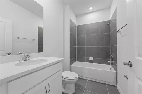 Bath - 5750 Stockade Blvd, Saint Cloud, FL 34771 photo 2 of 8