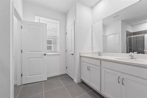 Bath - 5750 Stockade Blvd, Saint Cloud, FL 34771 photo 7 of 8