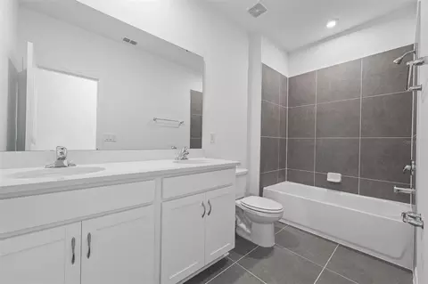 Bath - 5750 Stockade Blvd, Saint Cloud, FL 34771 photo 5 of 8