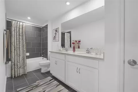 Bath - 1819 Shadow Box Bnd, Saint Cloud, FL 34771 photo 2 of 3