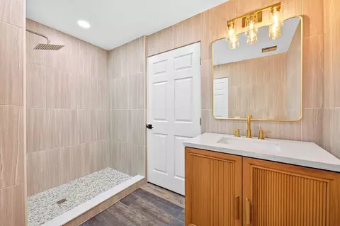 Bath - 1600 E 10th St, Saint Cloud, FL 34771 photo 5 of 7