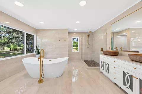 Bath - 1600 E 10th St, Saint Cloud, FL 34771 photo 2 of 7