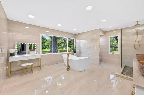 Bath - 1600 E 10th St, Saint Cloud, FL 34771 photo 1 of 7