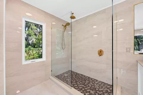Bath - 1600 E 10th St, Saint Cloud, FL 34771 photo 4 of 7