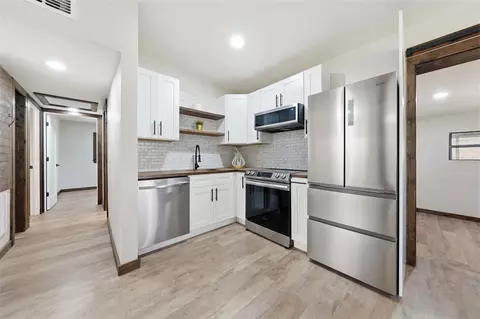 Kitchen - 906 Sabrina Dr, Ocoee, FL 34761 photo 2 of 2