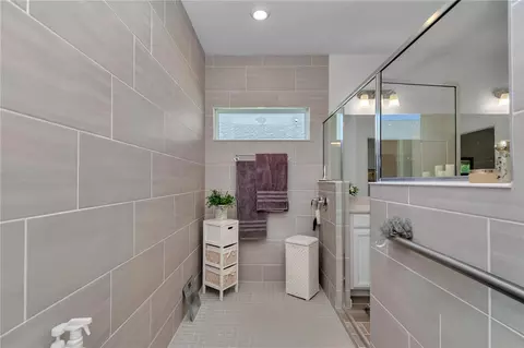 Bath - 7663 SW 74th Loop, Ocala, FL 34481 photo 5 of 6