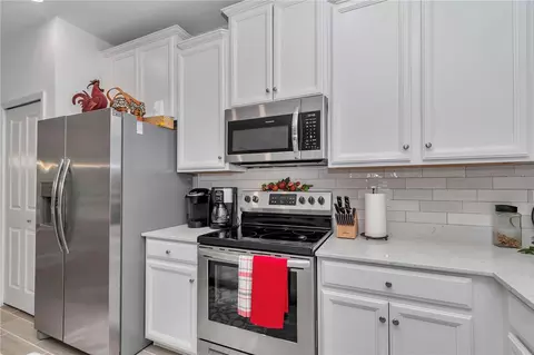 Kitchen - 7663 SW 74th Loop, Ocala, FL 34481 photo 3 of 4