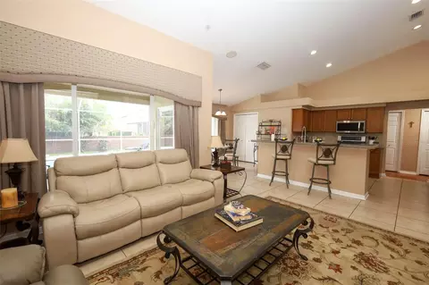 Living - 8 Roseberry Ct, Ocoee, FL 34761 photo 4 of 5