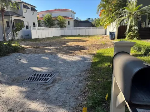 2705 W Bay Ave, Tampa, FL 33611