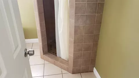 Bath - 375 Terrapin, Venice, FL 34293 photo 4 of 5