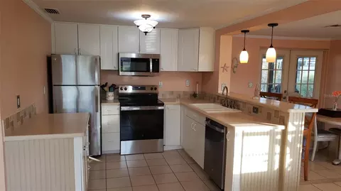 Kitchen - 375 Terrapin, Venice, FL 34293 photo 2 of 4