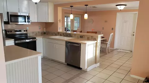 Kitchen - 375 Terrapin, Venice, FL 34293 photo 3 of 4