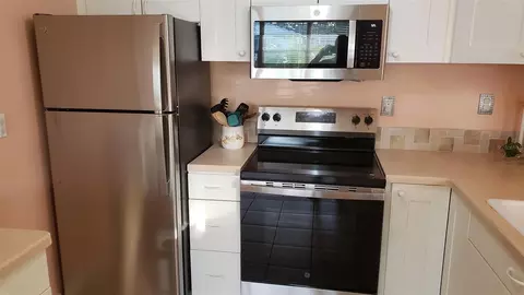 Kitchen - 375 Terrapin, Venice, FL 34293 photo 4 of 4