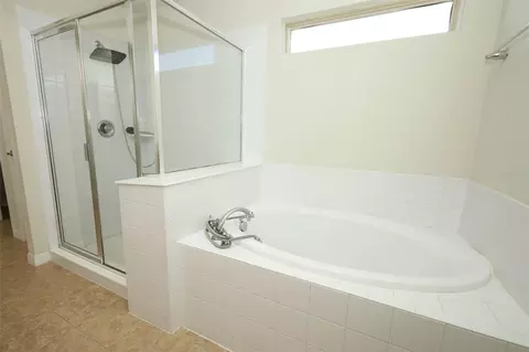 Bath - 2610 Mead Ave, Saint Cloud, FL 34771 photo 2 of 5