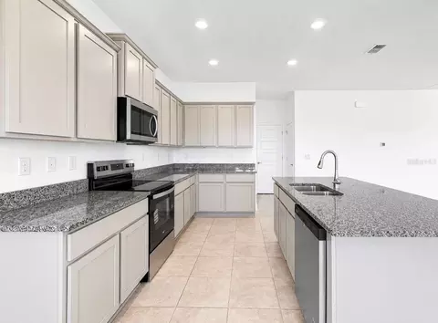 Kitchen - 7575 Bent Tree Loop, Harmony, FL 34773 photo 2 of 3