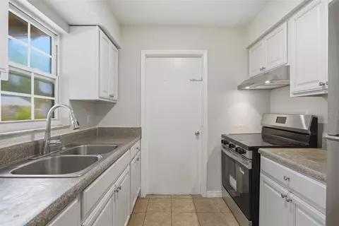 Kitchen - 322 Little Rock Ct, Ocoee, FL 34761 photo 3 of 3
