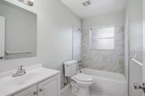 Bath - 322 Little Rock Ct, Ocoee, FL 34761 photo 1 of 1